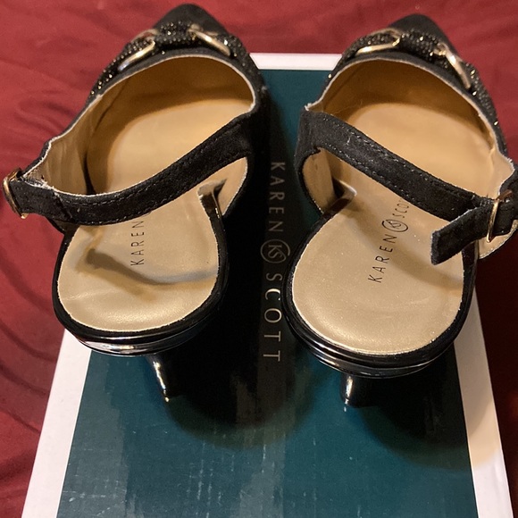 Karen Scott woman shoe- size 10- worn once black and gold - Picture 3 of 9
